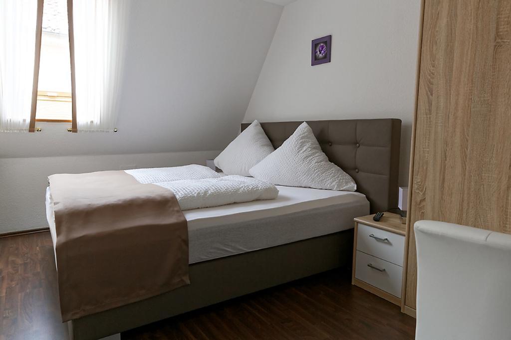 Hotel Huettl - Garni 沃尔姆斯 客房 照片