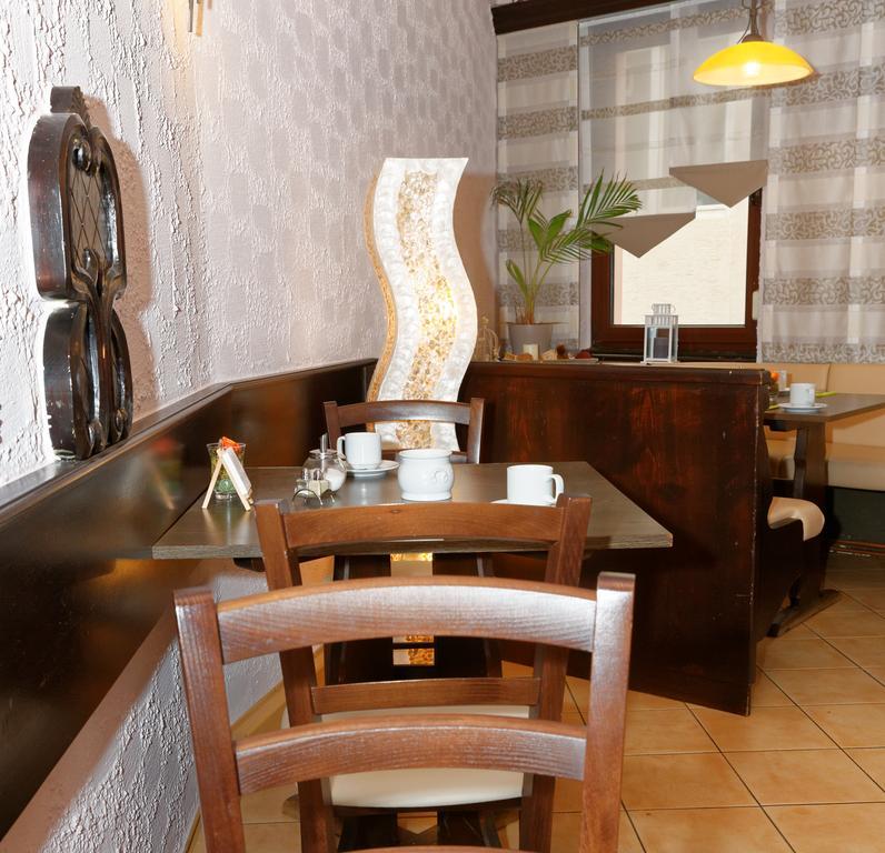 Hotel Huettl - Garni 沃尔姆斯 外观 照片